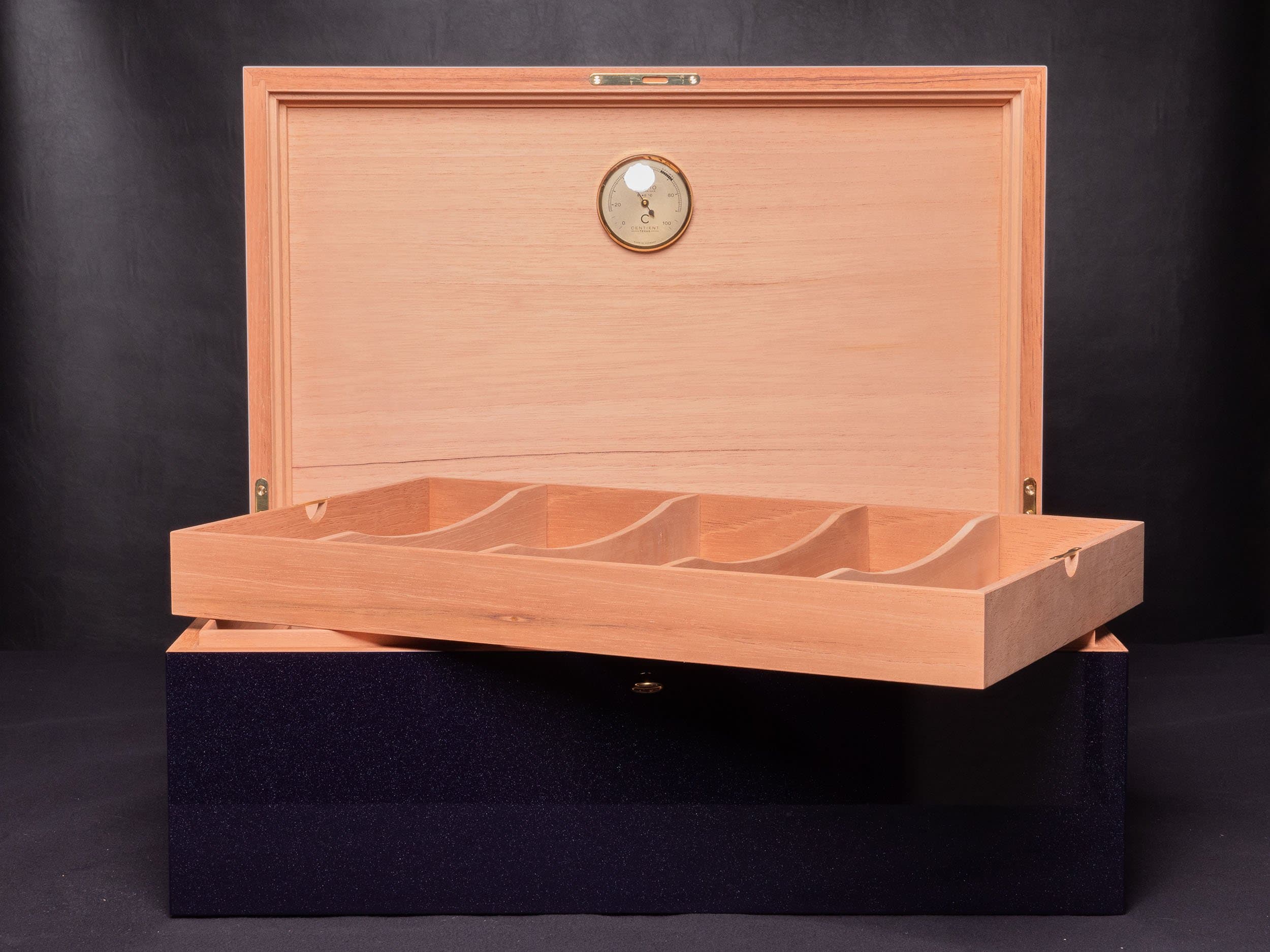 cedar-cigar-tray-hygromter-humidor.jpg
