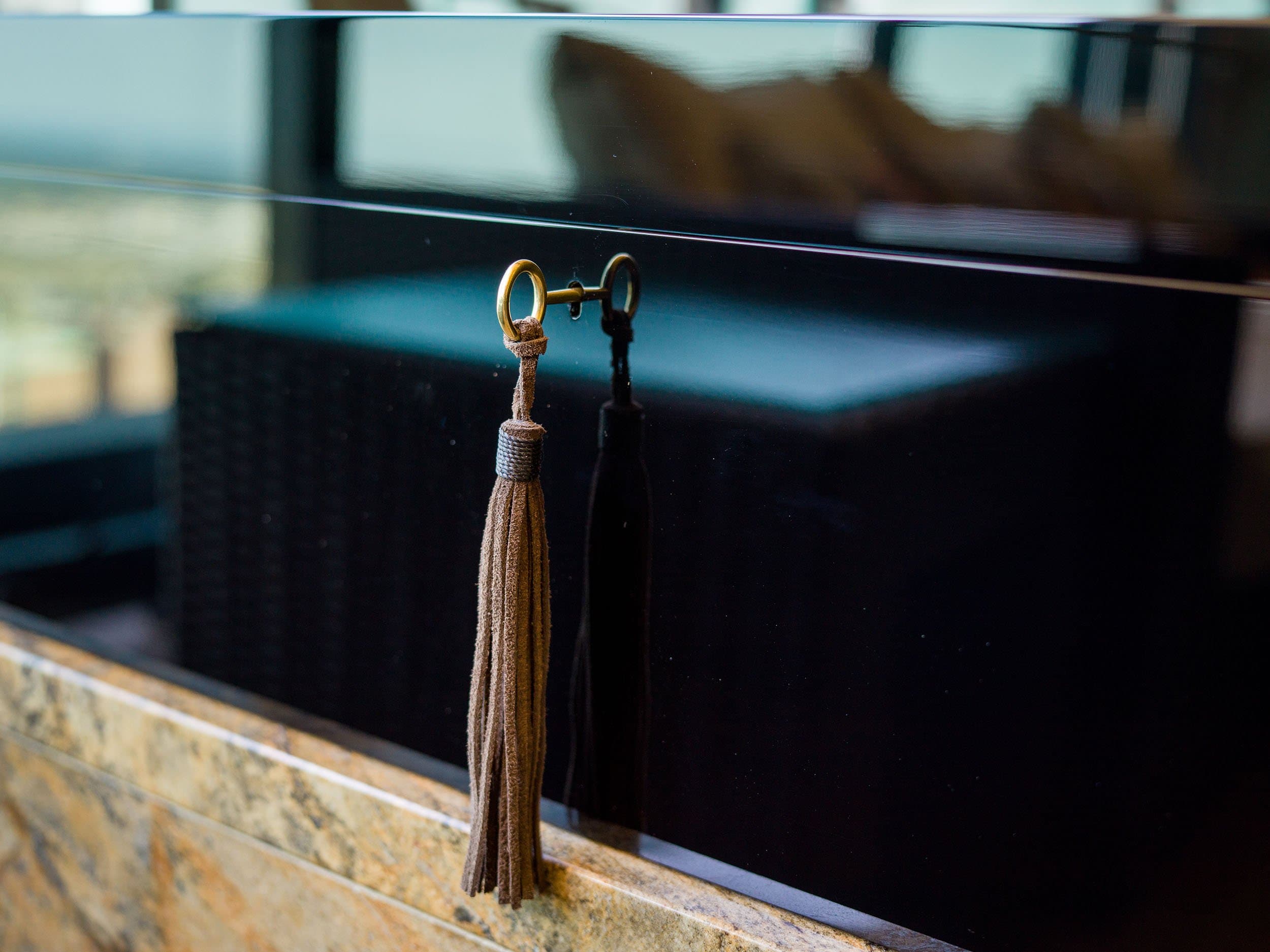 The Umbra: precision art humidor polished black