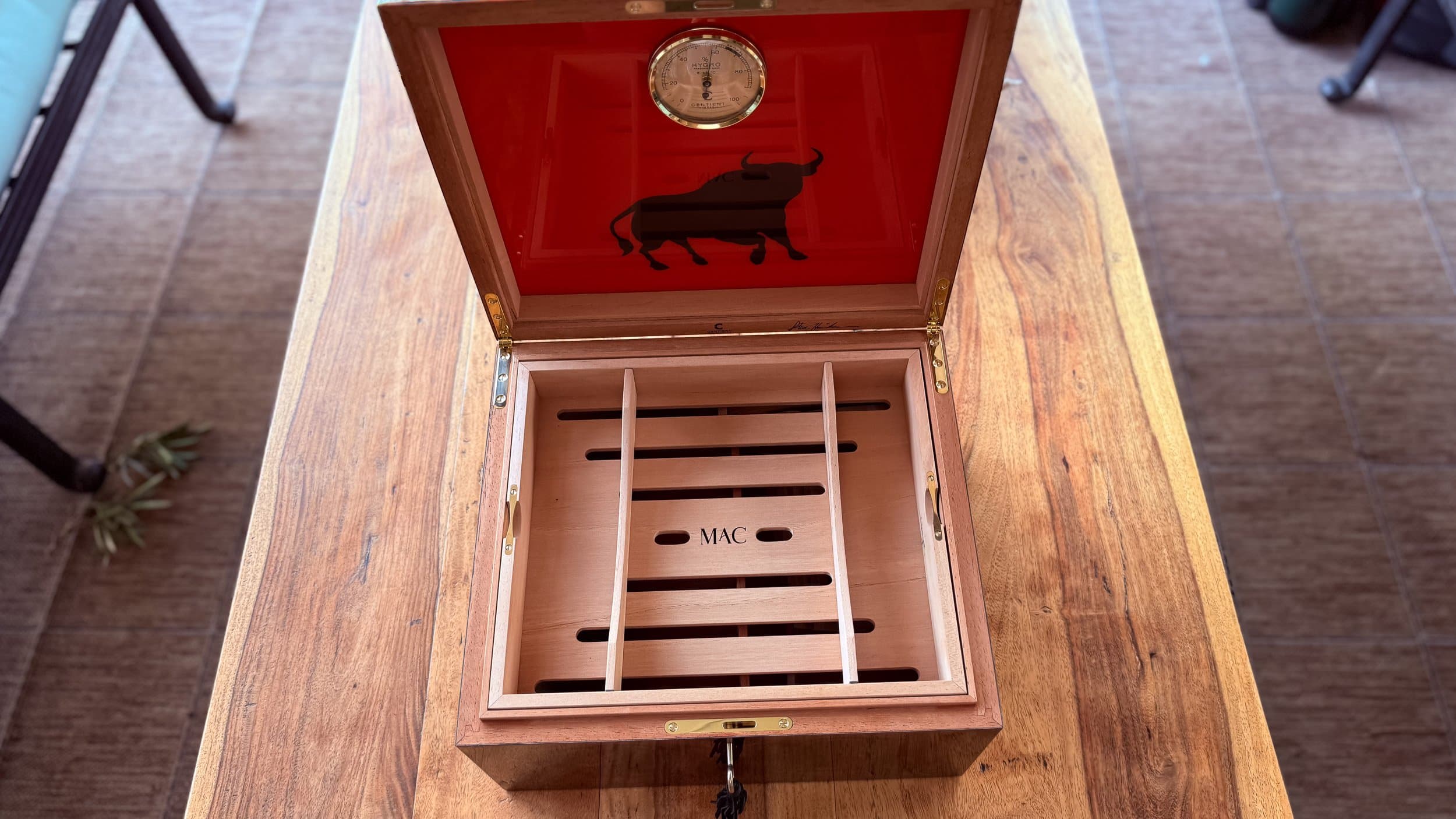 The Toro: centient luxury walnut burl humidor tray top view