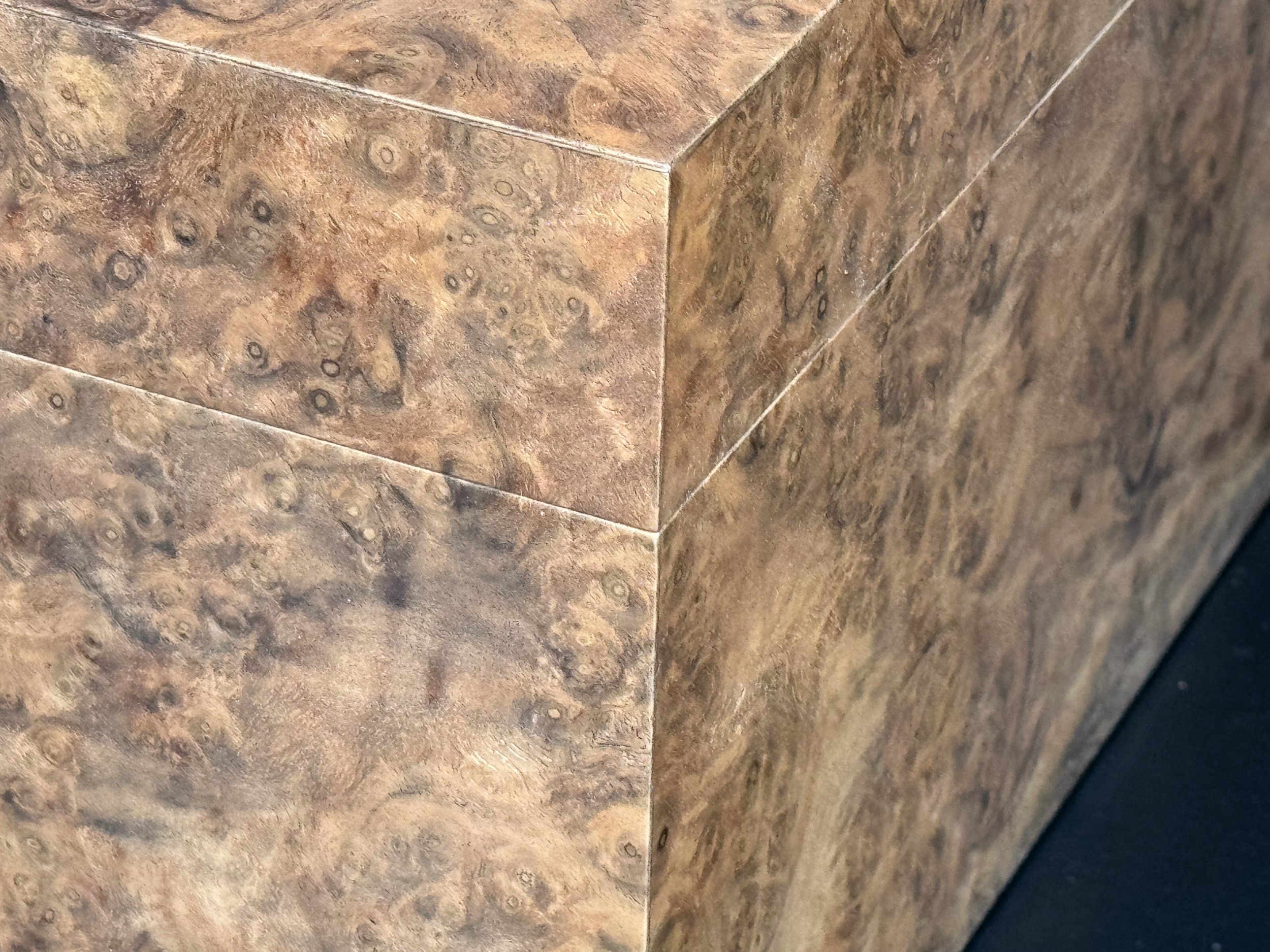 The Vitrine: centient luxury walnut burl humidor right lid corner