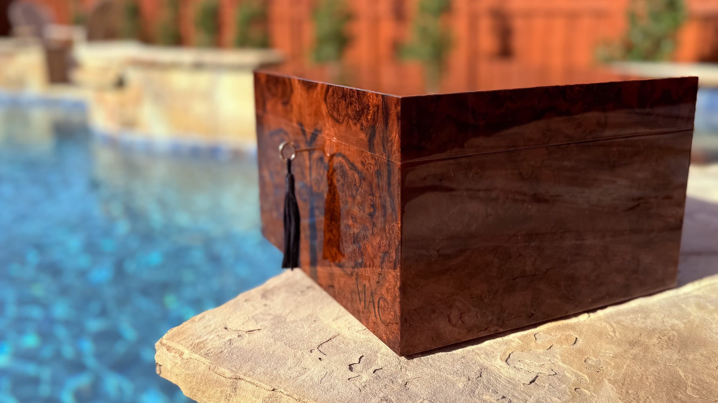 The Toro: centient luxury walnut burl humidor side gloss tassel key