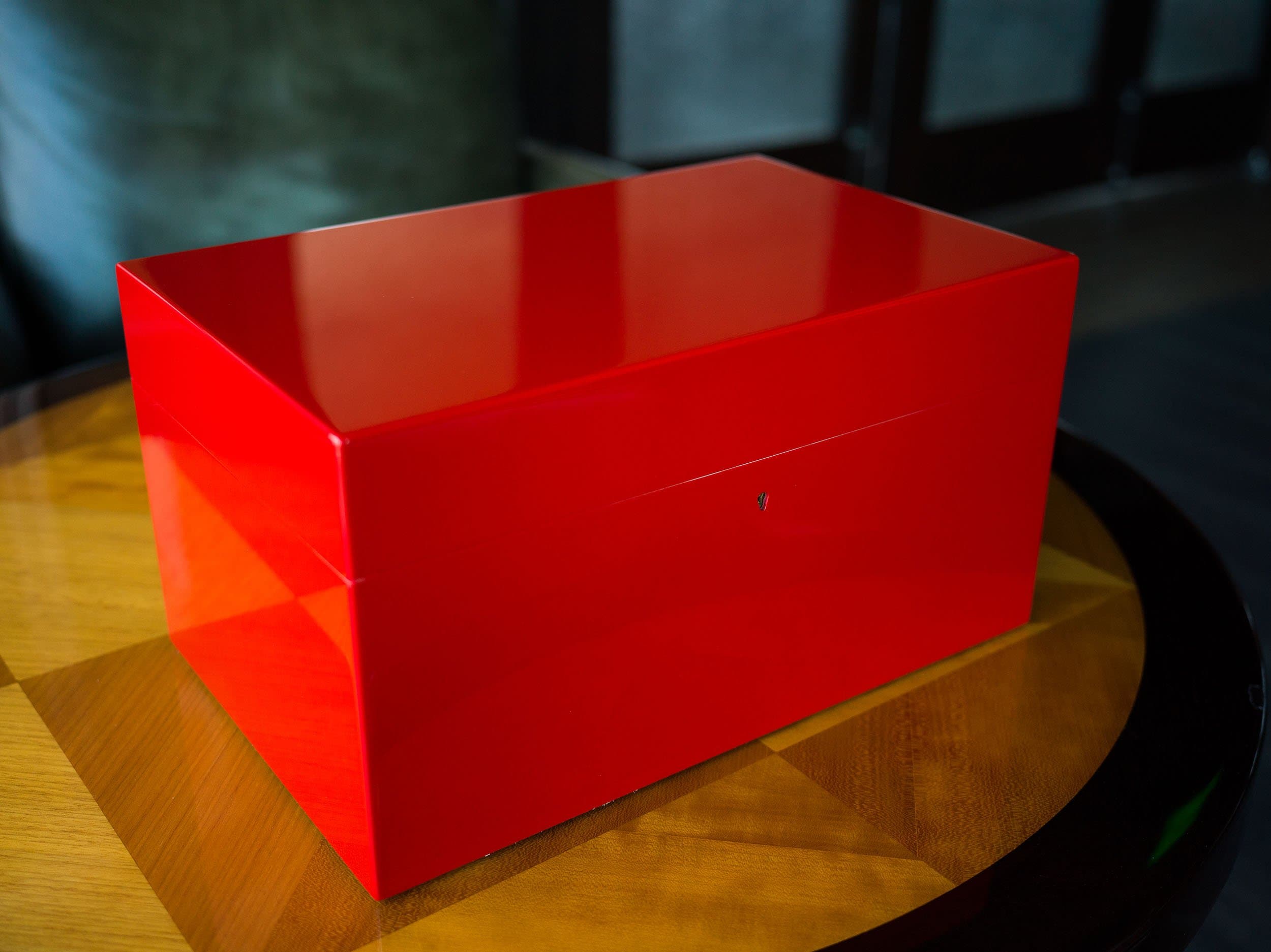 The Vermilion: brilliant red high gloss humidor