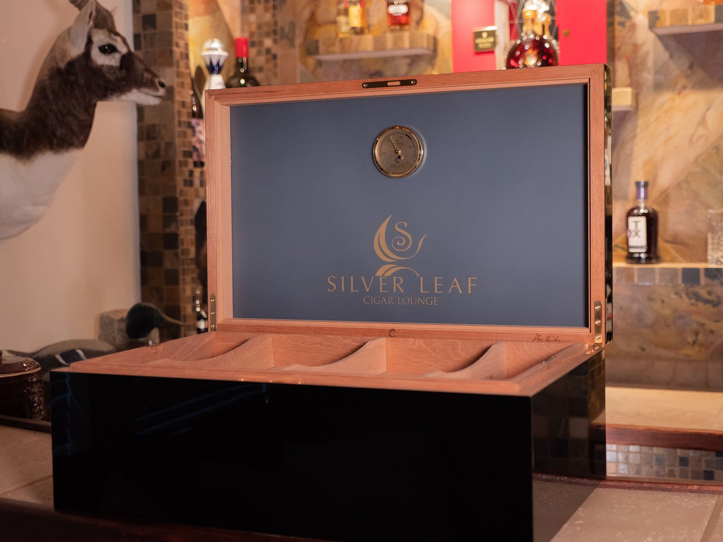 The Umbra: gloss black texas made humidor