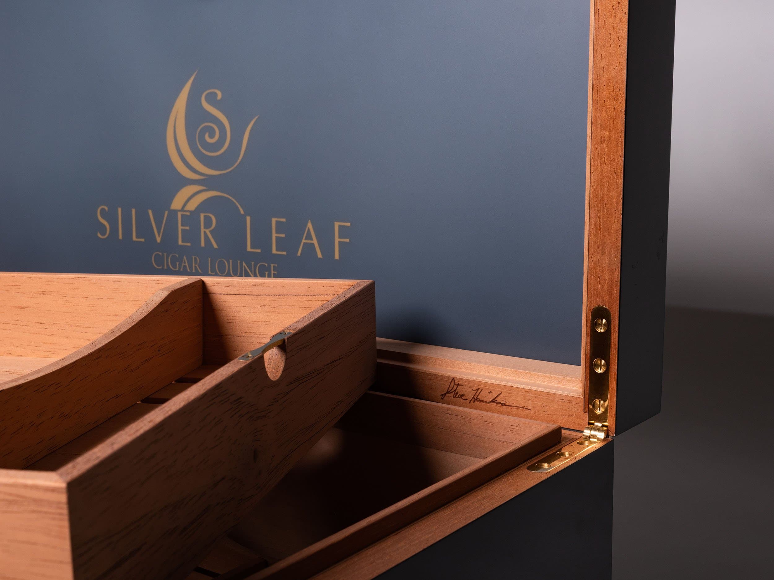 The Umbra: cedar tray innovative luxury humidor
