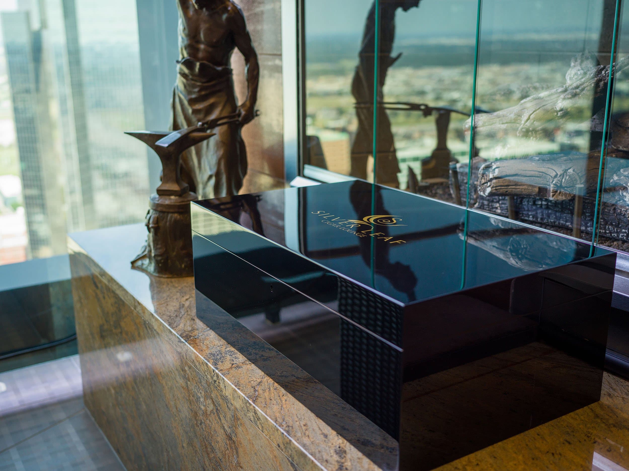 The Umbra: 2k high gloss black humidor