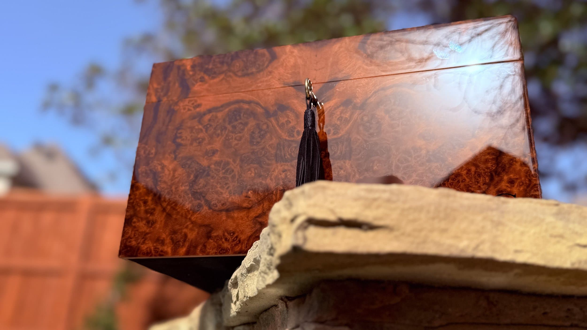 The Toro: centient luxury walnut burl humidor front gloss tassel key