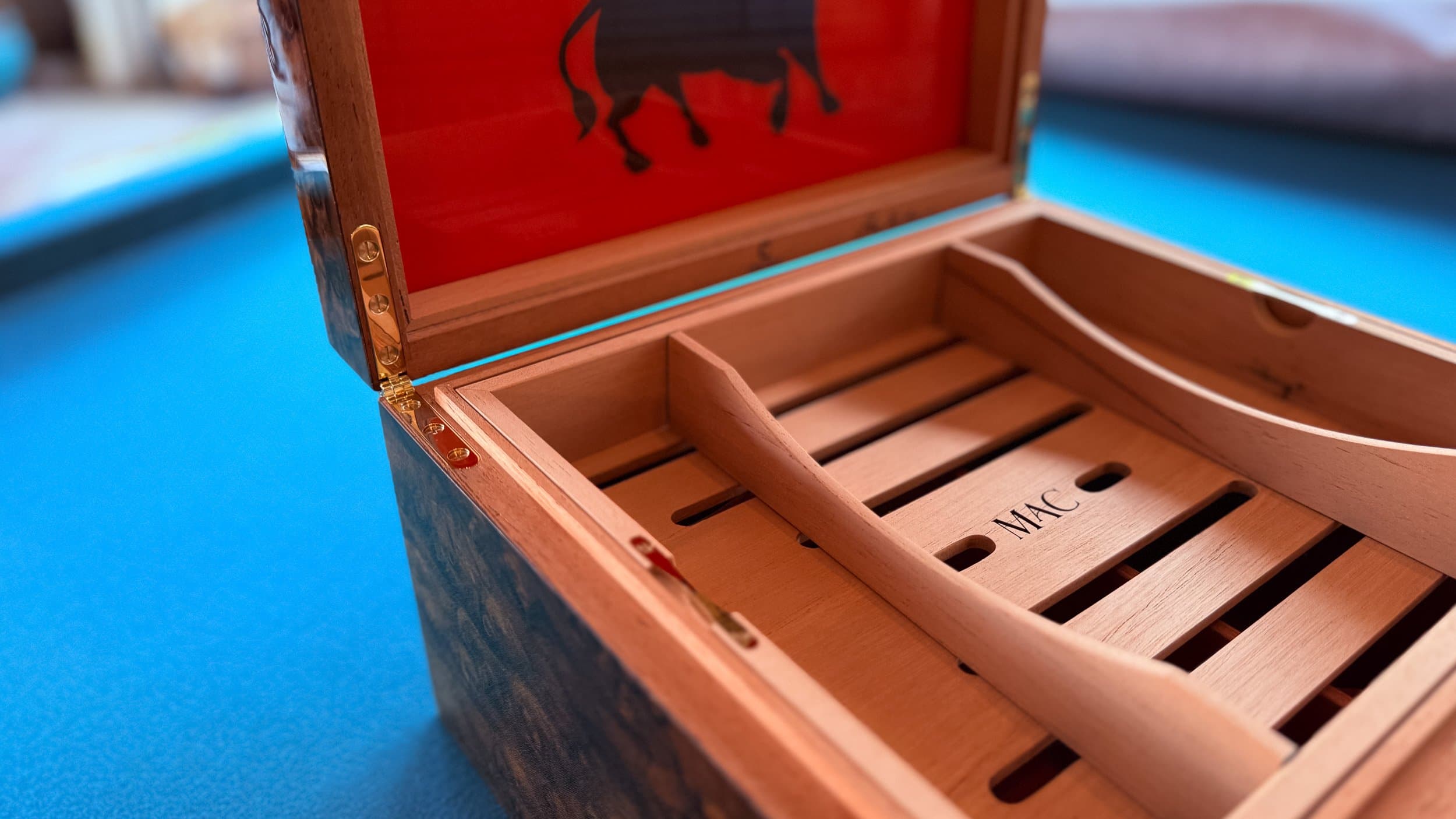 The Toro: centient luxury walnut burl humidor tray handle