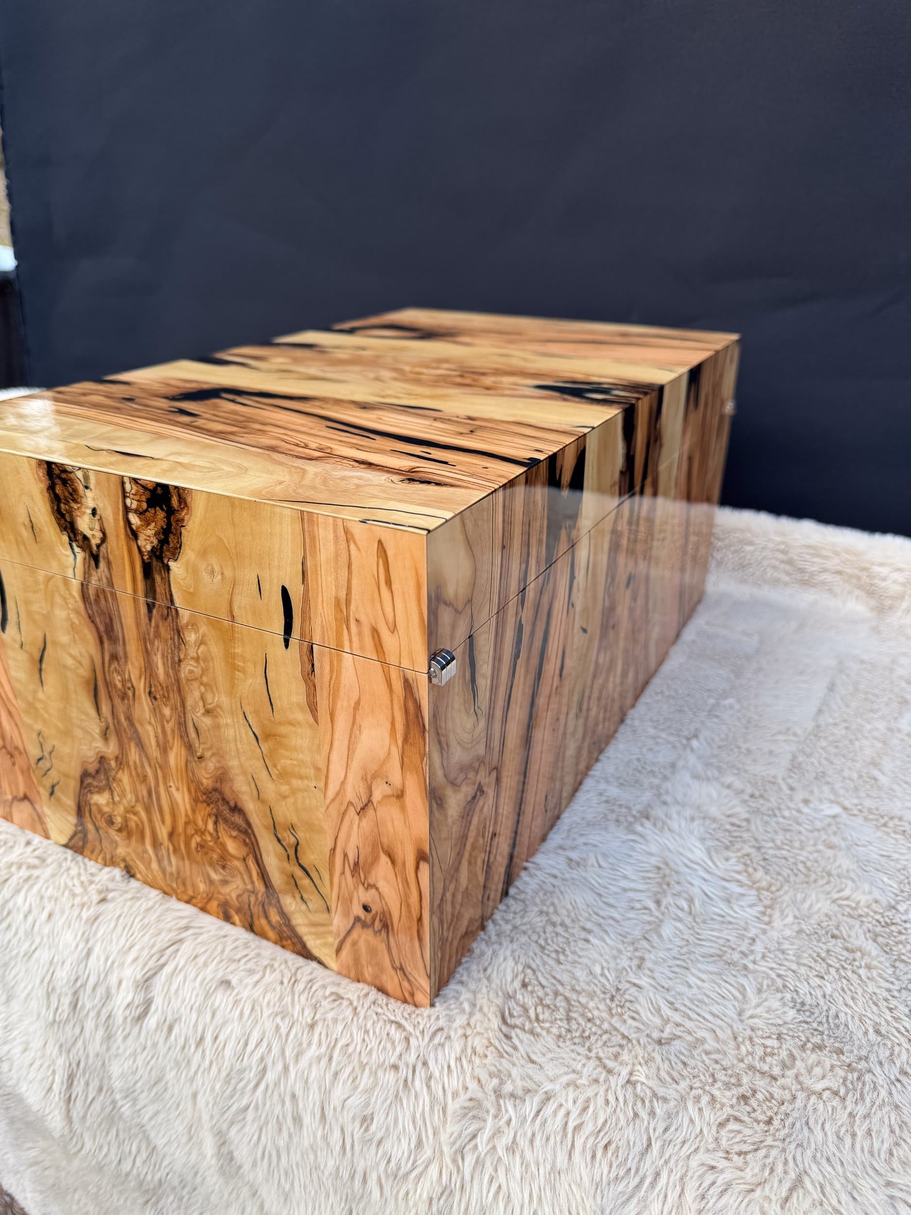 The Bethlehem: centient luxury bethlehem olivewood humidor right side lid detail