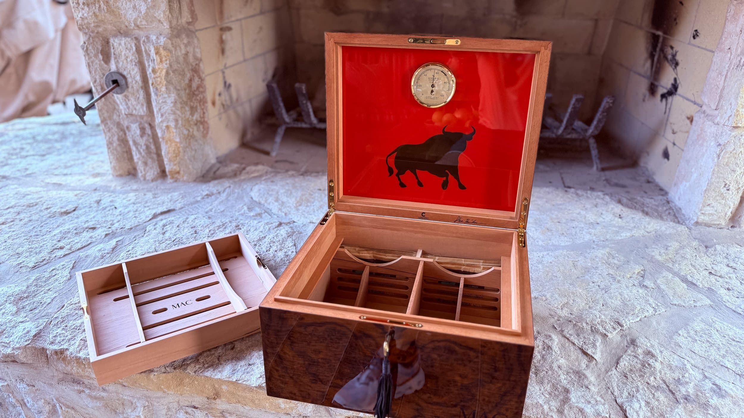 The Toro: centient luxury walnut burl humidor open tray front