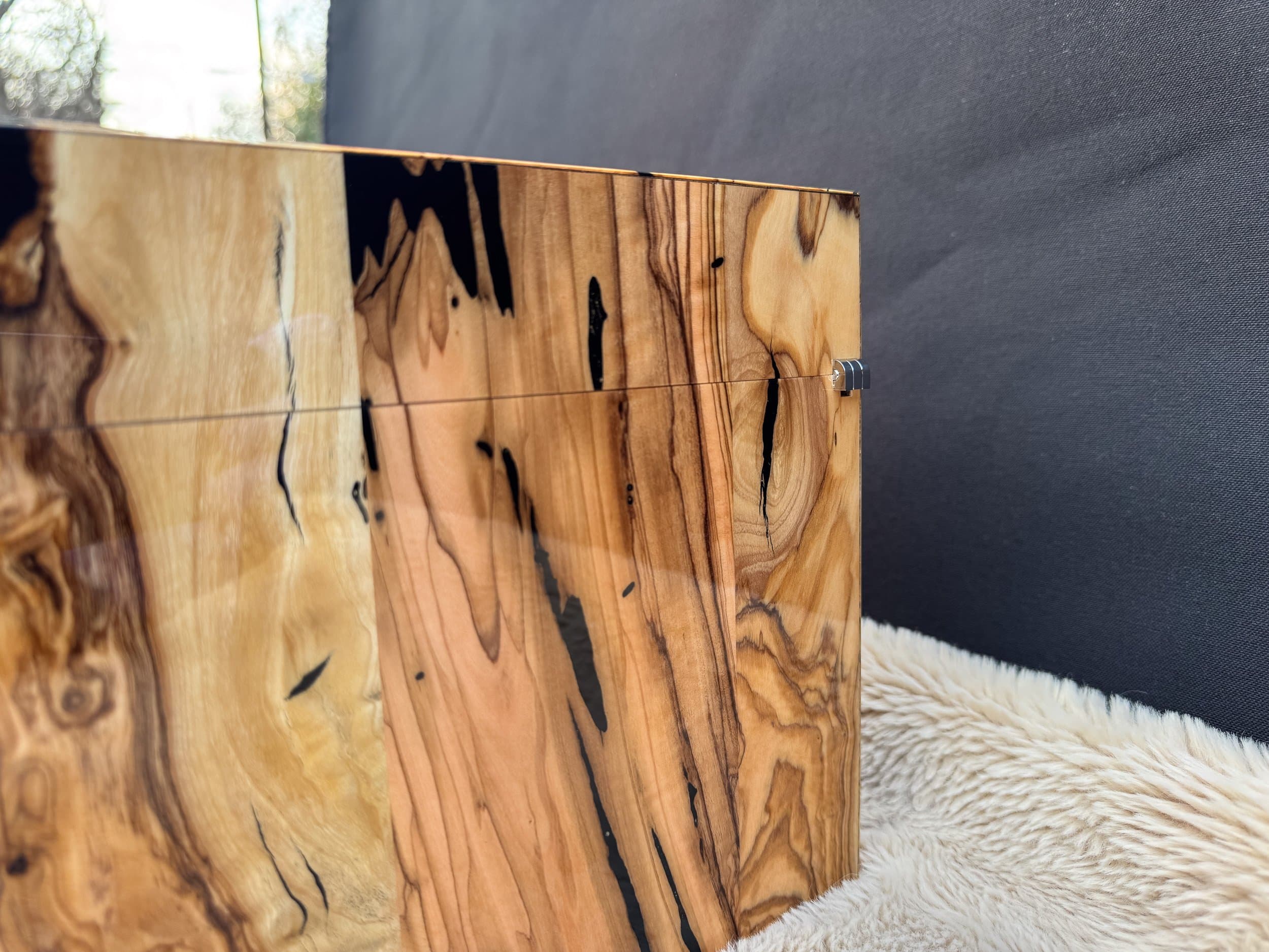 The Bethlehem: centient luxury bethlehem olivewood humidor rear view grain detail