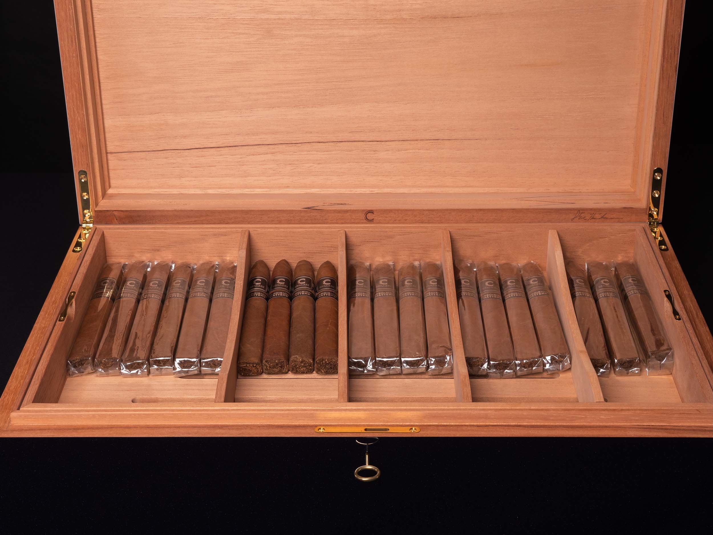 spanish-cedar-wood-tray-humidor.jpg