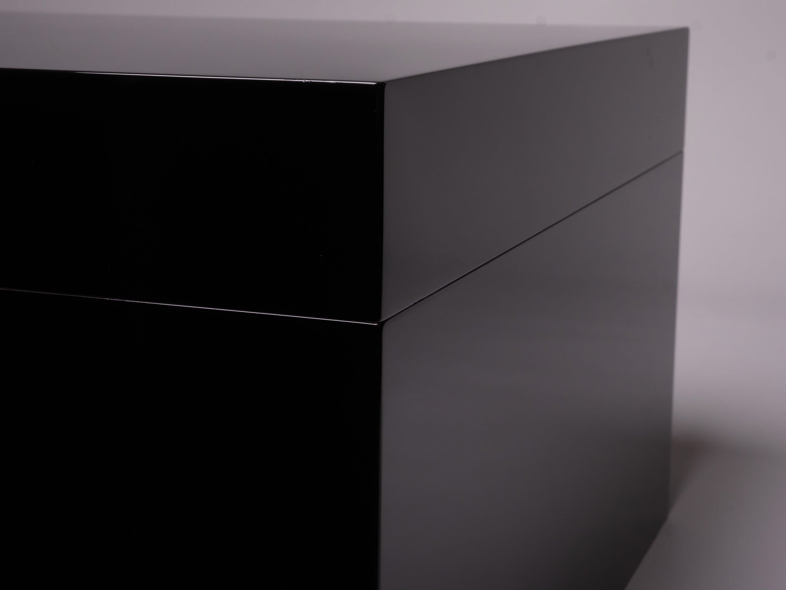 The Umbra: luxury finish precision black humidor