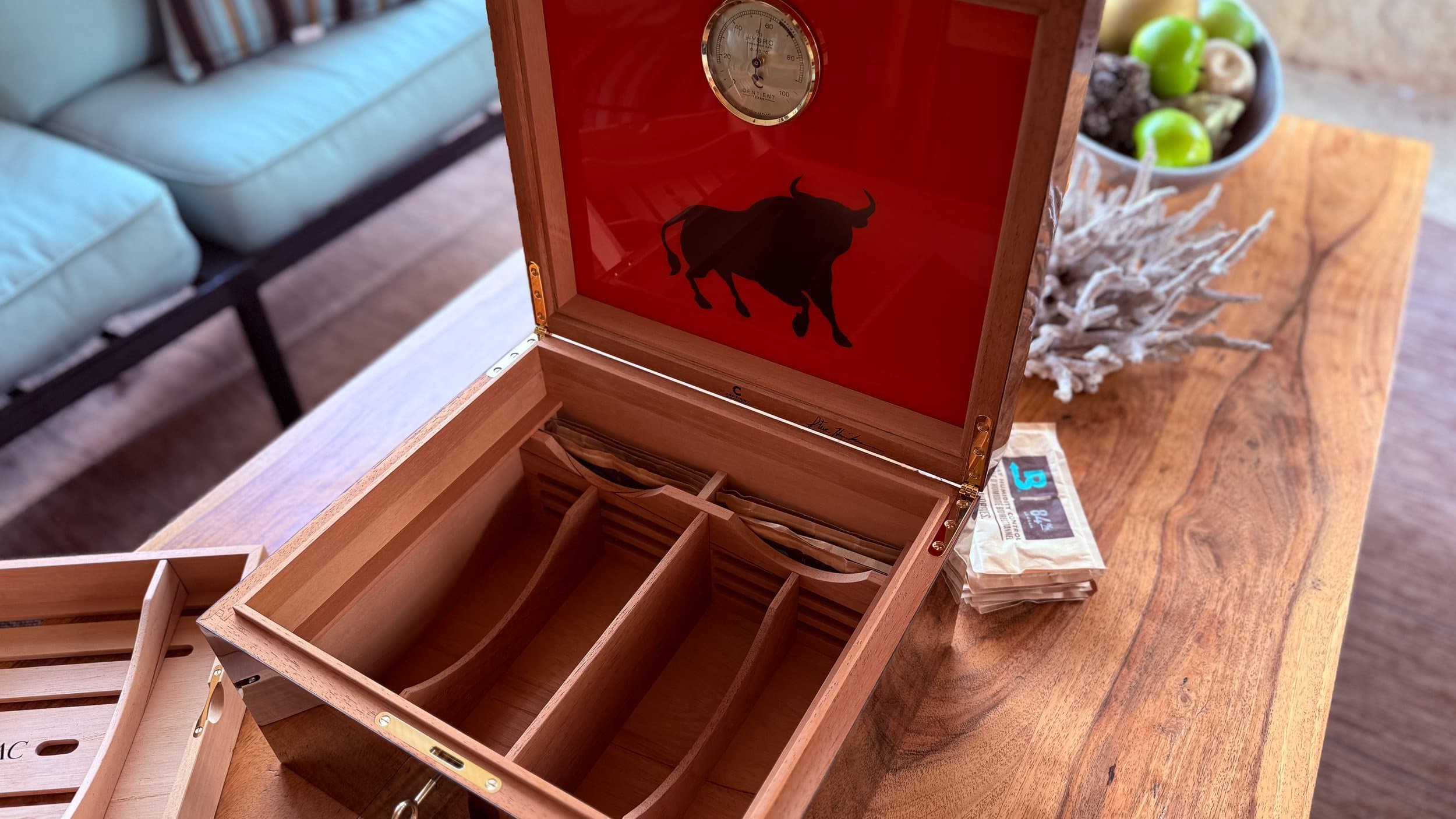 The Toro: centient luxury walnut burl humidor top view diveders boveda