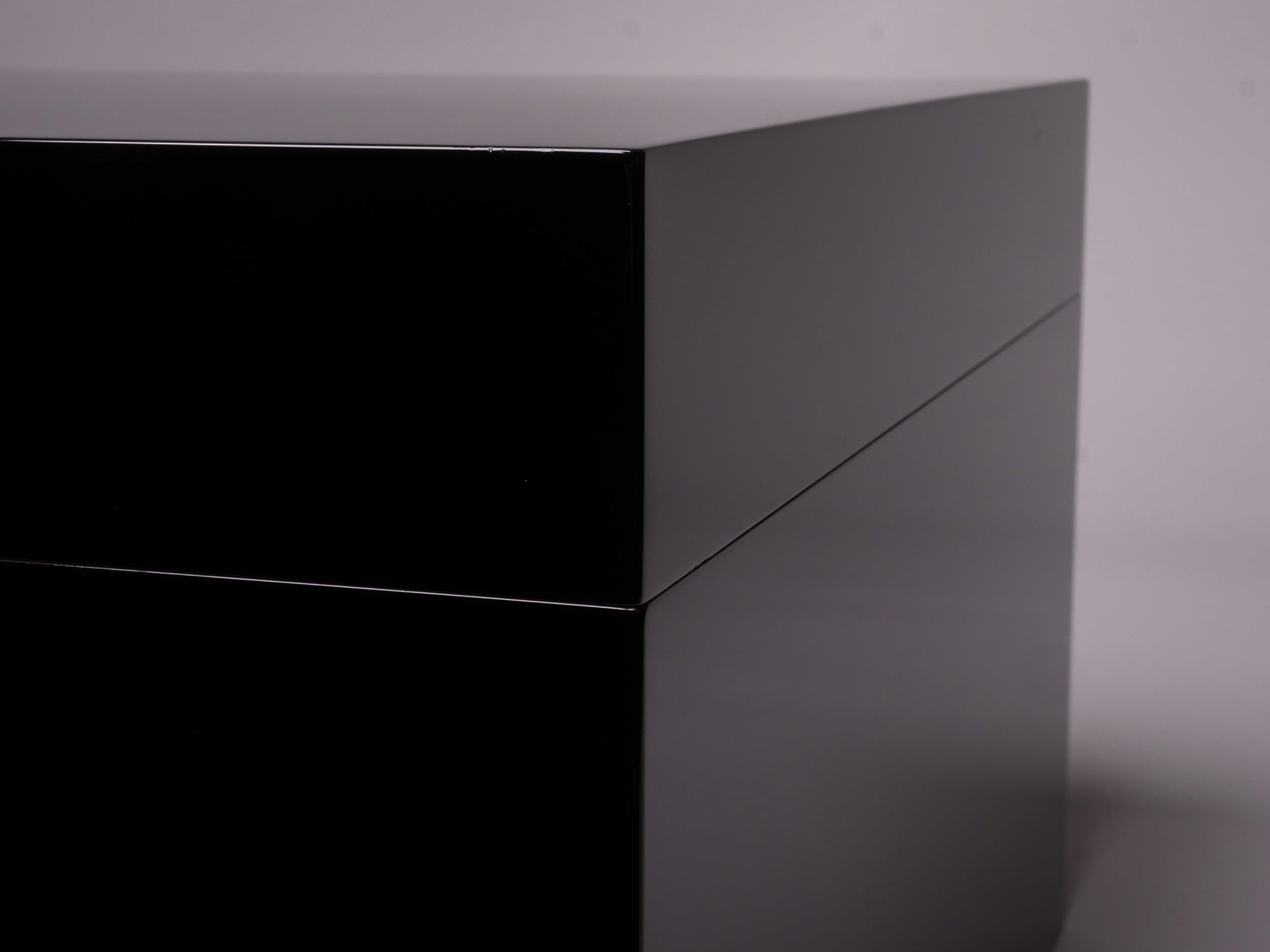 The Umbra: modern texas humidor brilliant black